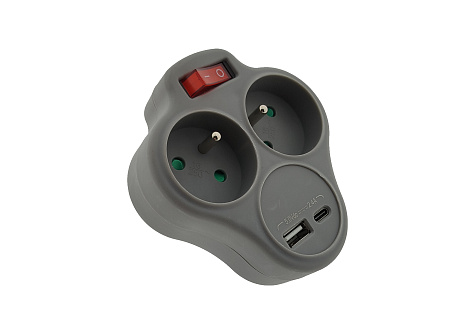 QTEC Q-416F Adapter with USB Charger 2x2P+E 1x USB-A/1x USB-C